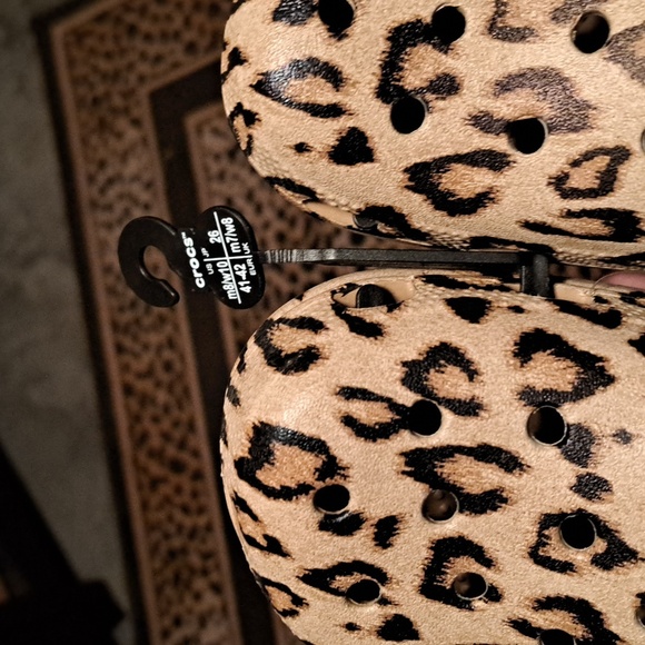 CROCS Leopard Pattern Clogs - Picture 2 of 3